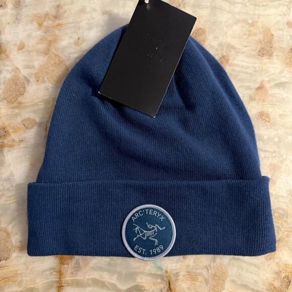 Arc’teryx Bird Patch Toque Beanie Forcefield Blue NWT Wool Blend Knit Hat - Picture 1 of 3